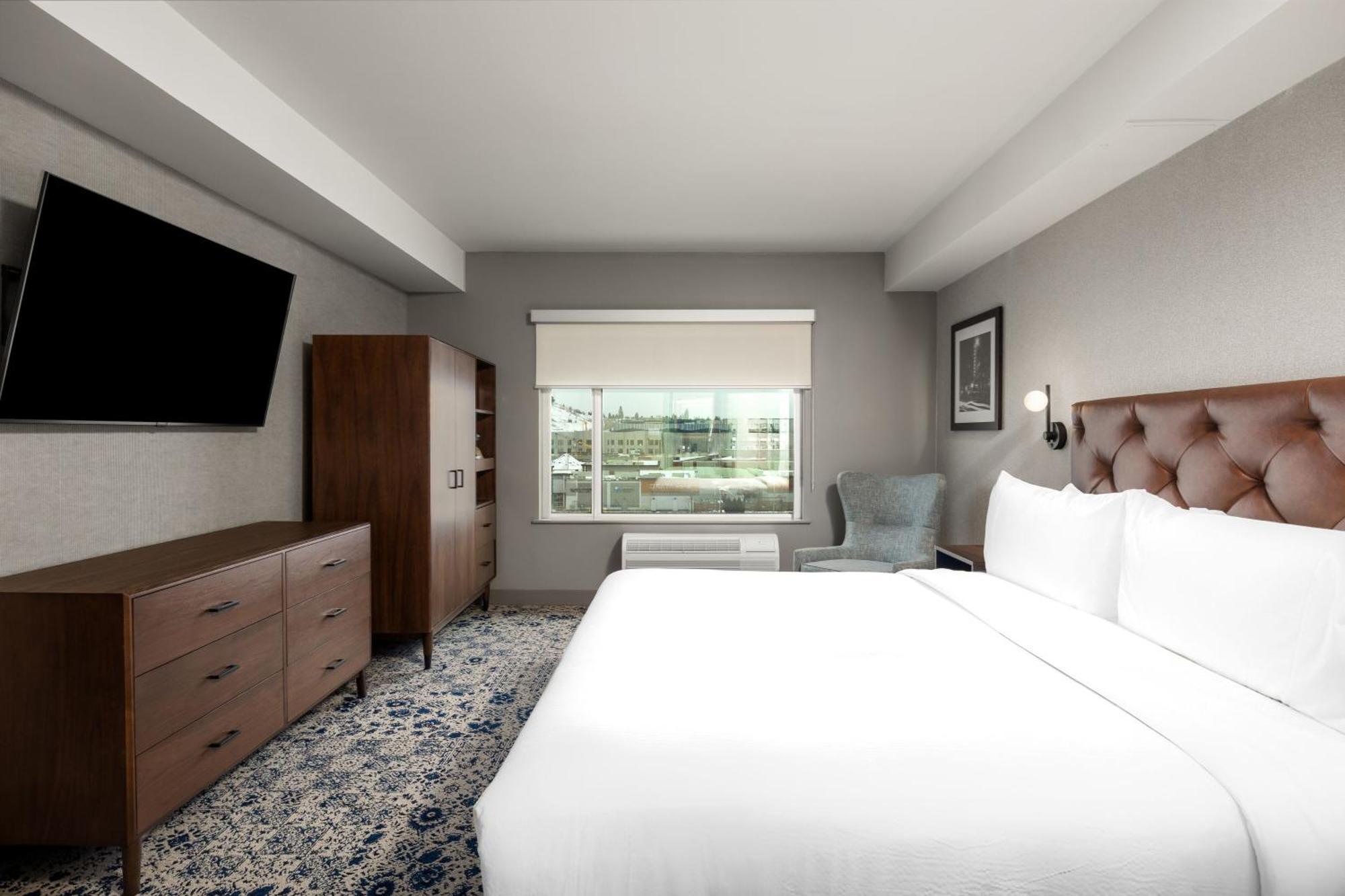 Four Points By Sheraton Kelowna Airport Exterior photo