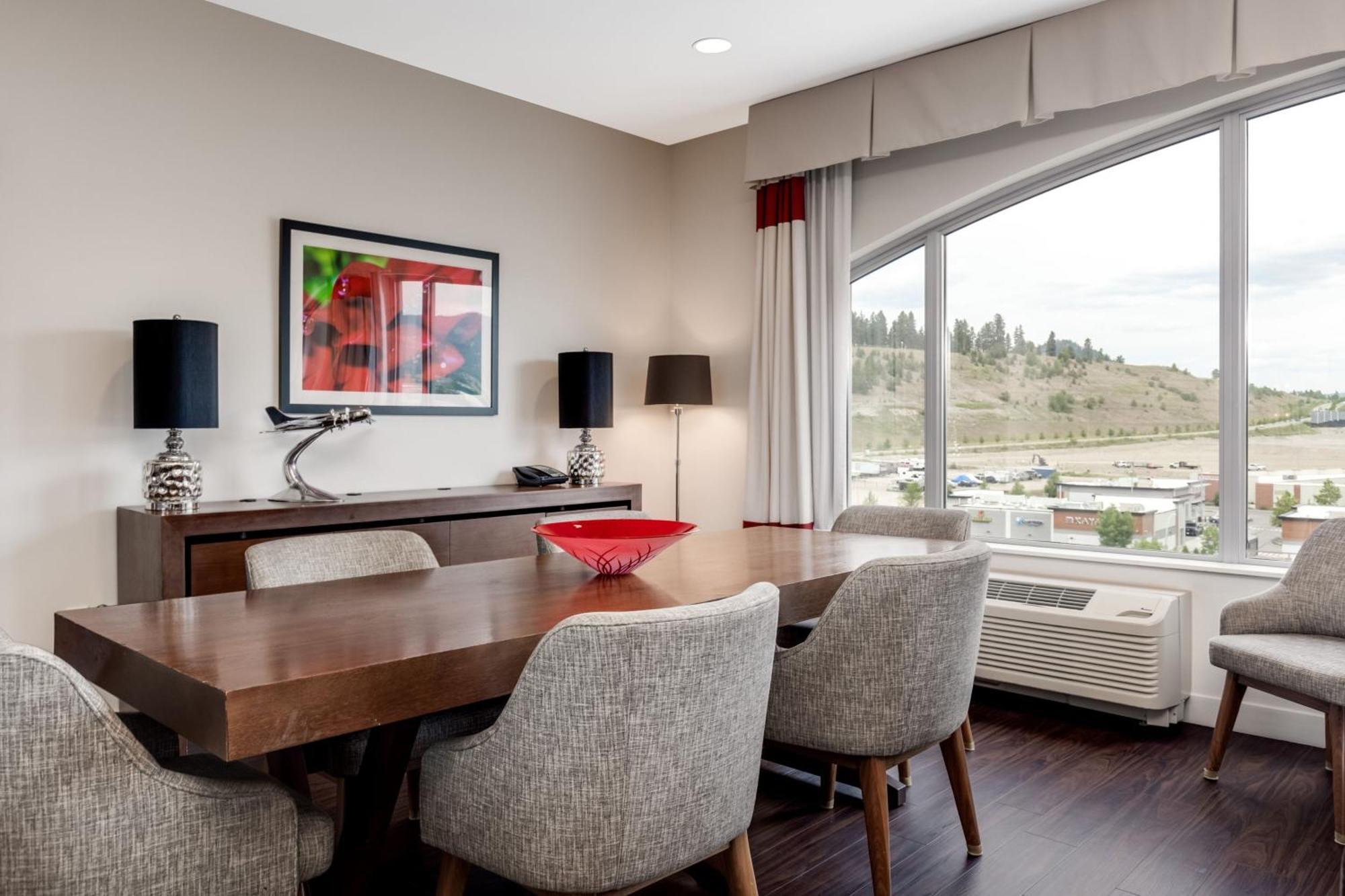 Four Points By Sheraton Kelowna Airport Exterior photo