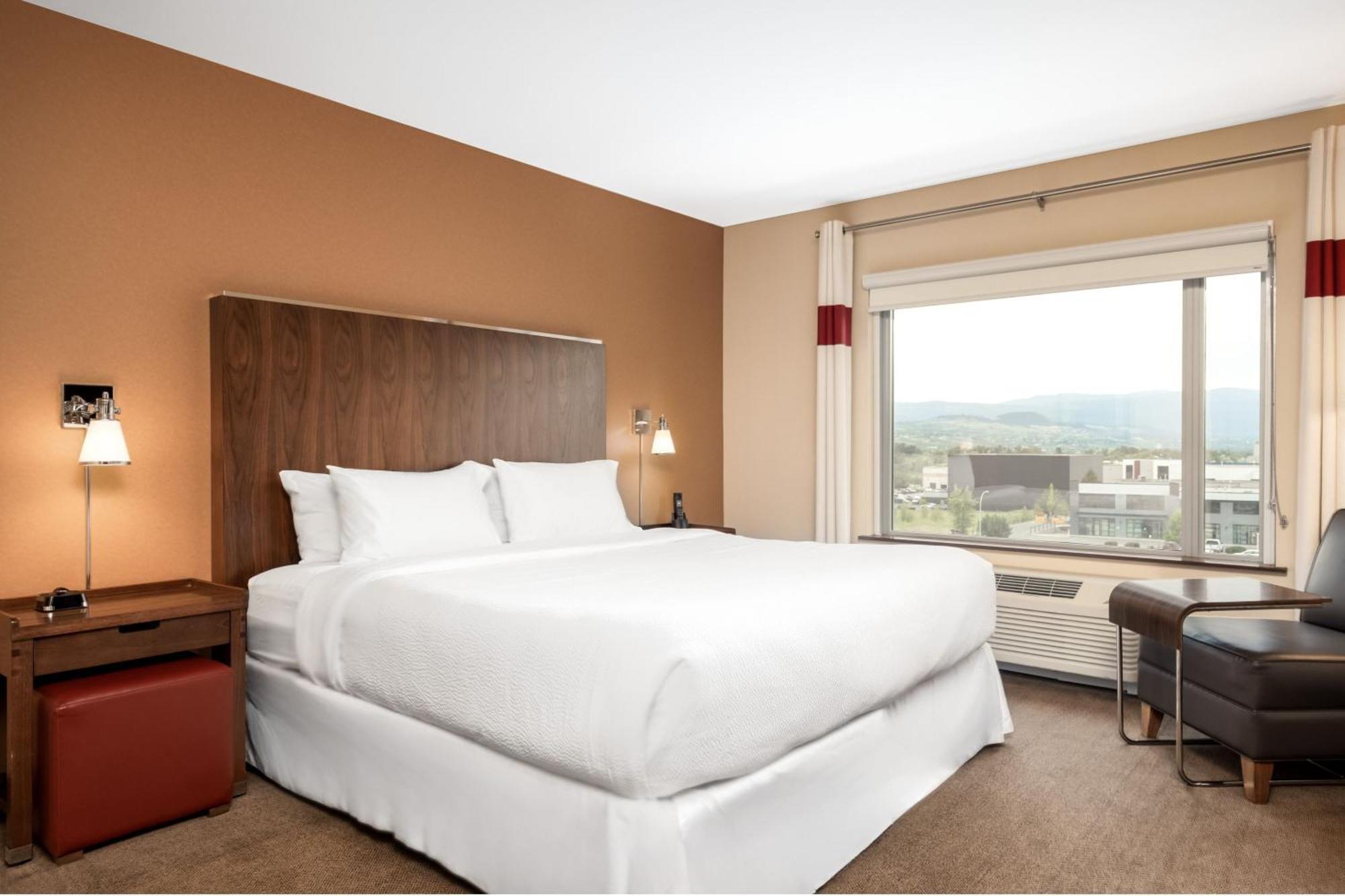 Four Points By Sheraton Kelowna Airport Exterior photo